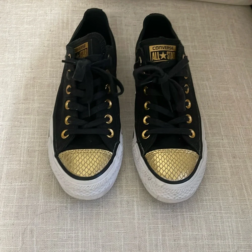 Converse - Picture 1 of 2